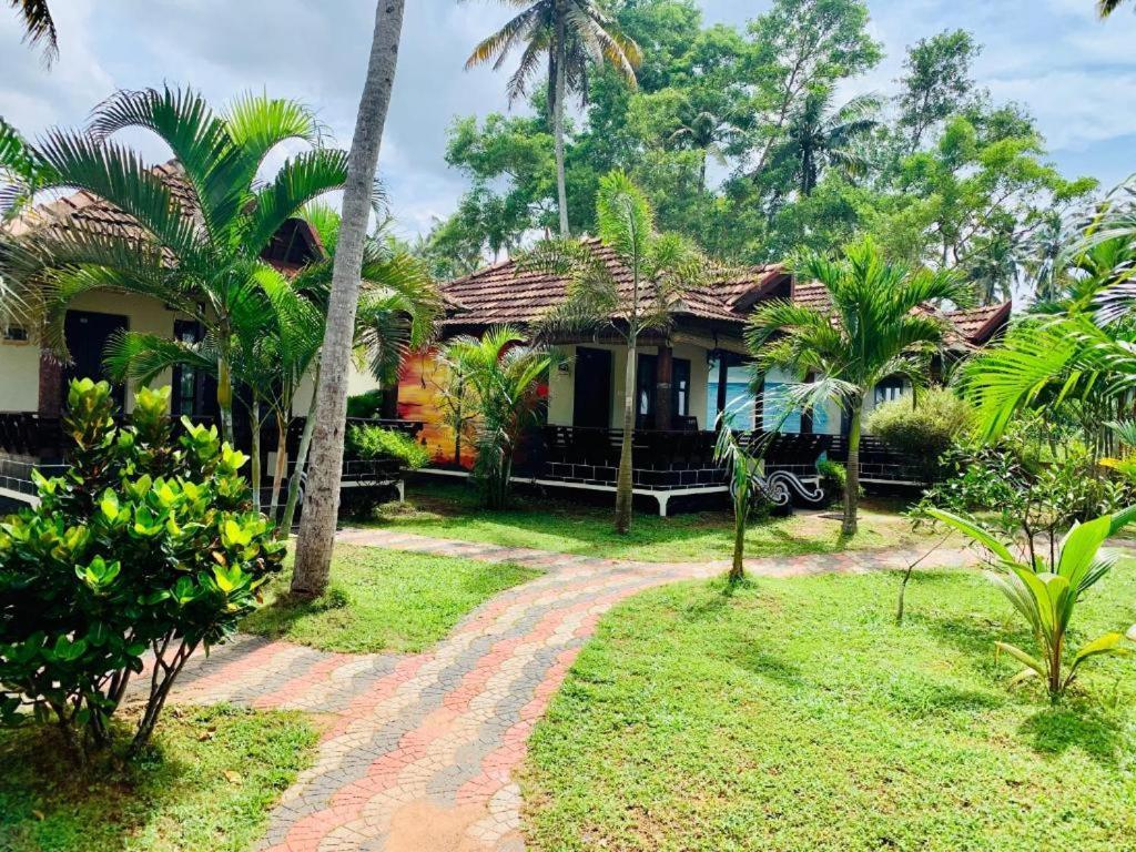 Maadathil Cottages & Beach Resort Varkala Exterior photo