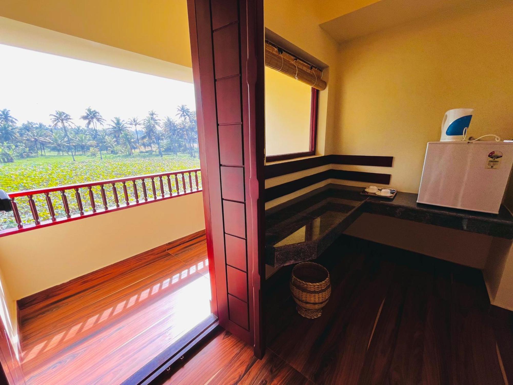 Maadathil Cottages & Beach Resort Varkala Exterior photo